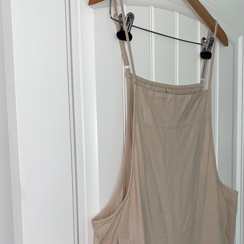 Women's Tan Cropped Wide Leg Jumpsuit size Medium - Picture 3 of 8